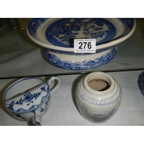 276 - A mixed lot of blue and white ceramics.