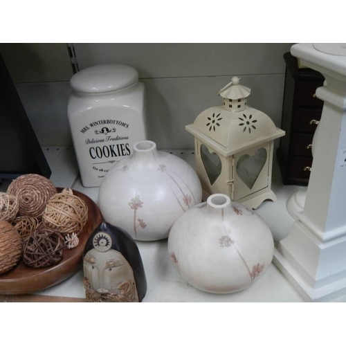 406 - A mixed lot including cookie jar, COLLECT ONLY.