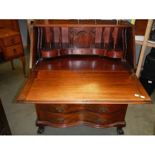 426 - A good quality mahogany bureau, COLLECT ONLY.