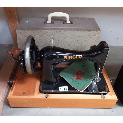 1013 - A vintage Singer sewing machine COLLECT ONLY