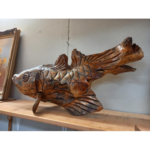 1038 - A large wooden carved fish COLLECT ONLY