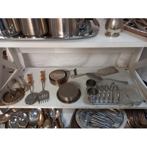 1087 - A large lot of silver plate including trays, cutlery etc