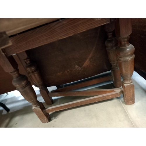 1119 - A 1930's oak gateleg table COLLECT ONLY