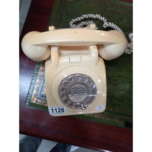 1128 - A retro vintage GPO 706F cream dial telephone