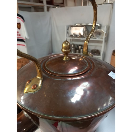 1147 - A Victorian/Edwardian copper kettle