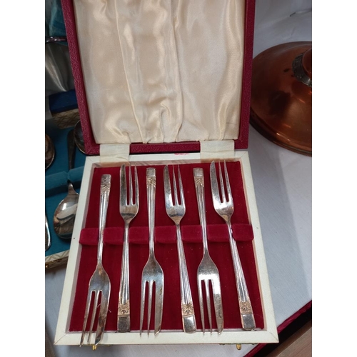 1163 - A quantity of vintage sets of cutlery COLLECT ONLY