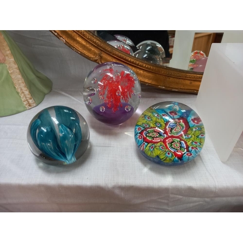 1187 - 9 vintage glass paperweights