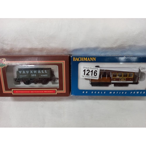 1216 - 8 boxed Bachmann Hornby '00' rolling stock including multi packs & Bachmann H0 cable car