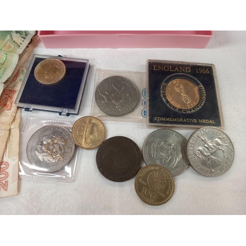 1227 - A quantity of collectors coins & bank notes