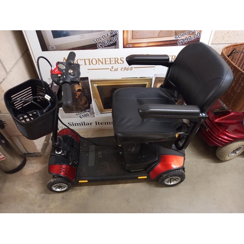 1306 - A Go-Go Elite traveller mobility scooter with charger with key & charger (charges up & works) COLLEC... 