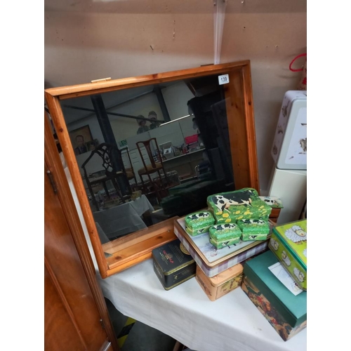 139 - A jewellery/curio display cabinet COLLECT ONLY