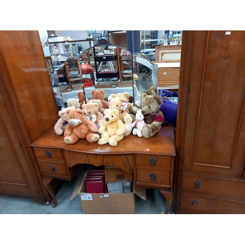 144 - A mahogany bedroom suite comprising triple mirror dressing table and two wardrobes, COLLECT ONLY.