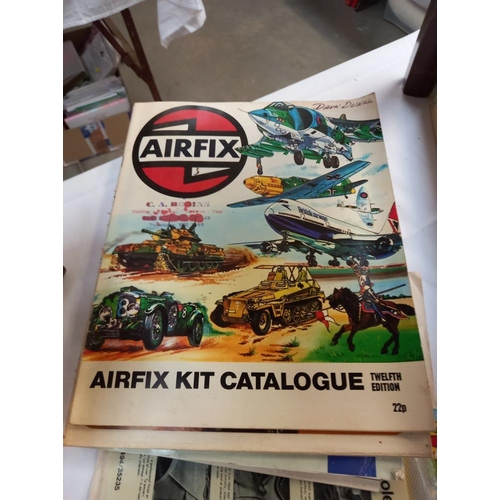 87 - A quantity of vintage empty model kit boxes including Airfix Aurora etc