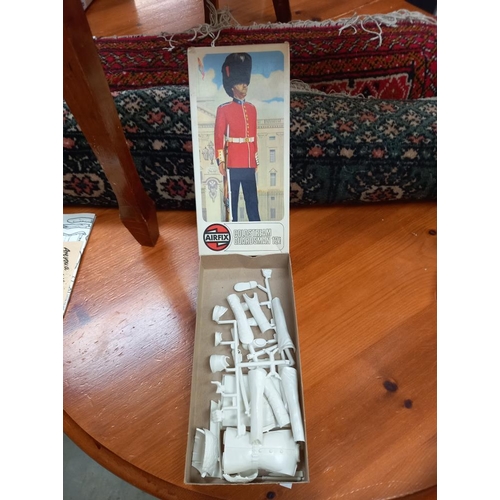 98 - A quantity of plastic models of historical figures etc