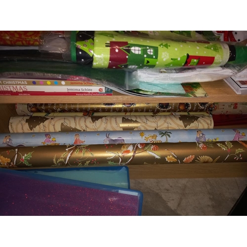 179 - A good lot of Christmas items COLLECT ONLY