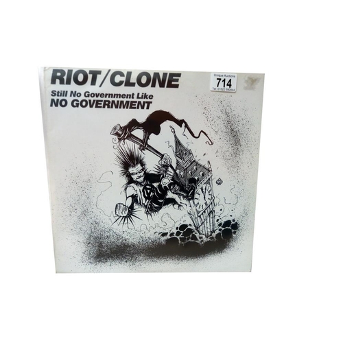 714 - RIOT/CLONE Still No Government Like No Government 2 x LP 1996, c/w Insert, STEPDLP 105 Nr Mint