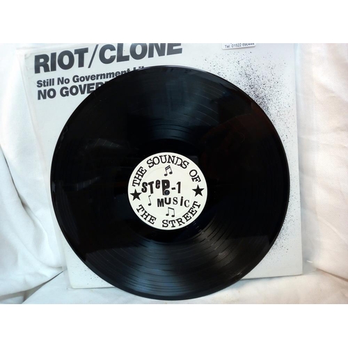 714 - RIOT/CLONE Still No Government Like No Government 2 x LP 1996, c/w Insert, STEPDLP 105 Nr Mint