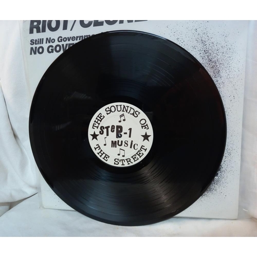 714 - RIOT/CLONE Still No Government Like No Government 2 x LP 1996, c/w Insert, STEPDLP 105 Nr Mint