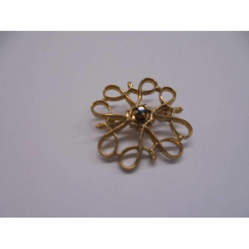 1023 - Two 9ct gold brooches, 4.3 grams.