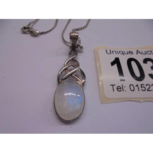 1036 - A silver pendant on silver chain, 6 grams.