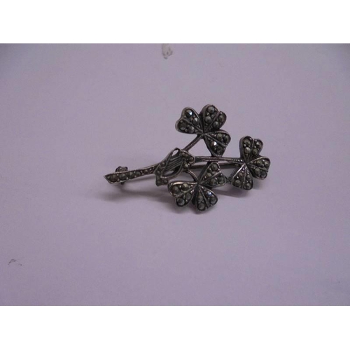 1037 - Three silver floral spray brooches and one other. 18.5 grams.