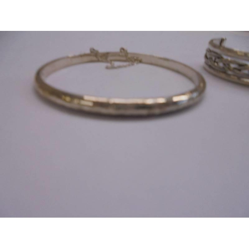 1042 - Three silver bangles, 51 grams.