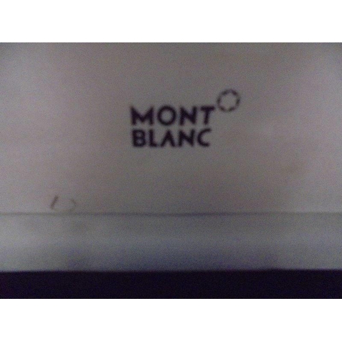 1076 - A cased Mont Blanc fountain pen.