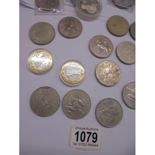 1079 - In excess of 30 commemorative crowns and other coins.