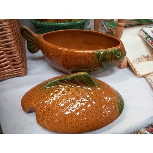 23 - A large lidded chicken egg holder and a large lidded fish dish marked KIL00401 COLLECT ONLY