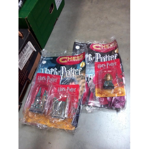 85 - A quantity of Harry Potter chess pieces and magazines