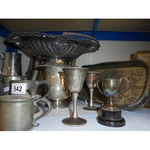 542 - A mixed lot of silver plate items.