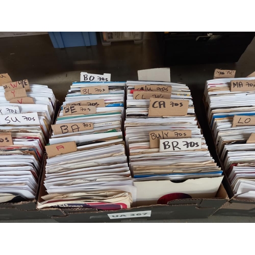 827 - 5 boxes of 45's, all 70's, very nice lot COLLECT ONLY