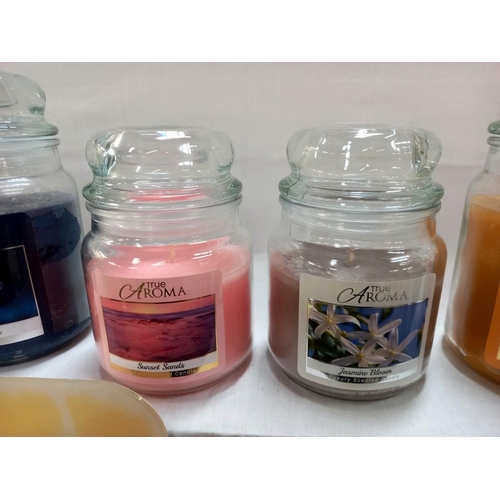 106 - 4 large and 2 medium new aromatic candles