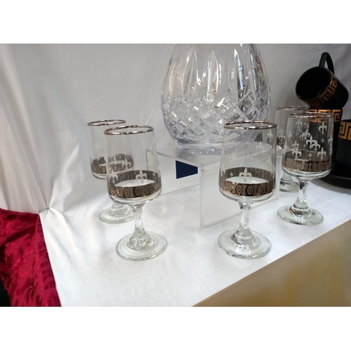 109 - A glass decanter and 6 sherry glasses