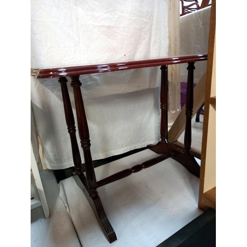 91 - A side table, 45cm high COLLECT ONLY