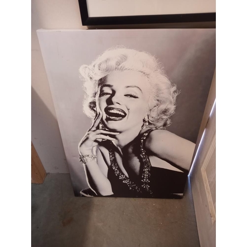 160 - A quantity of framed and glazed Marilyn Monroe pictures etc including a glass example COLLECT ONLY