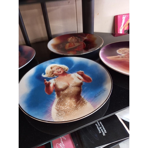 191 - 9 boxed Marilyn Monroe collectors cabinets plates