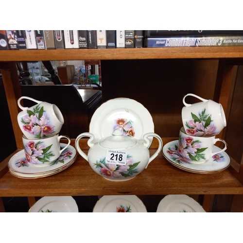 218 - An Aynsley tea set, 6 cups and saucers, 4 tea plates