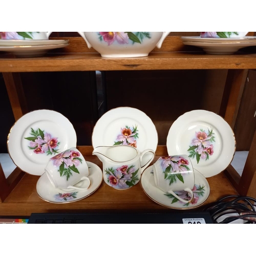 218 - An Aynsley tea set, 6 cups and saucers, 4 tea plates