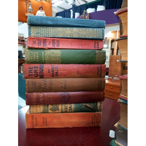 258 - A quantity of antiquarian and collectable books