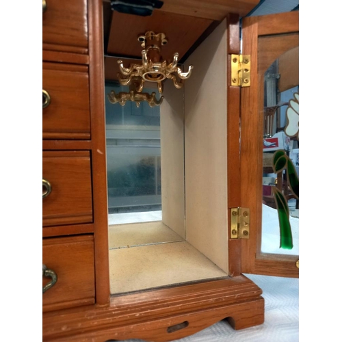 359 - A good quality jewellery cabinet