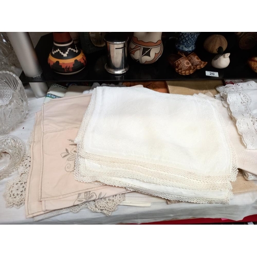 21 - A good lot of linens including tray cloths, table cloths etc