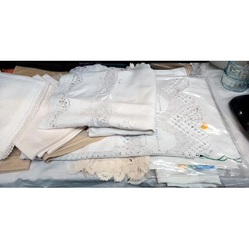 21 - A good lot of linens including tray cloths, table cloths etc