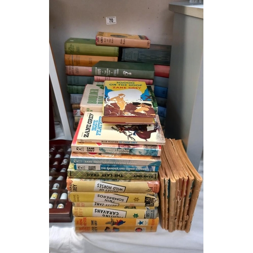 70 - A large quantity of hardback books by Zane Grey, also includes a few paperbacks and some small magaz... 