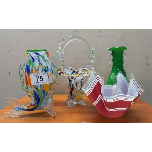 75 - 5 pieces of coloured art glass including handkerchief bowl, Romanian glass fish vase, basket etc COL... 