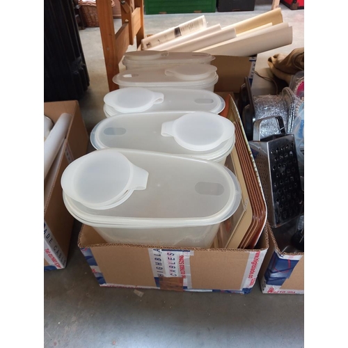 107 - A good lot of kitchenalia including Tupperware storage containers, enamel roasting tin etc COLLECT O... 