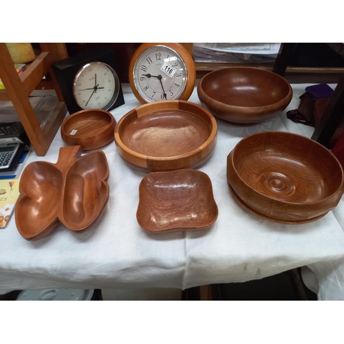 116 - A good lot of wooden bowls and clocks