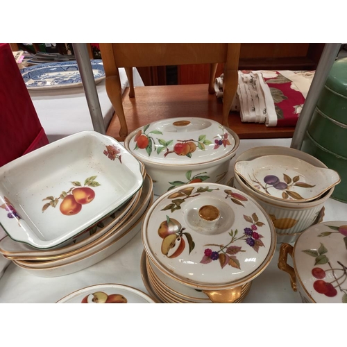 146 - A large lot of Royal Worcester 'Evesham' dinner ware COLLECT ONLY