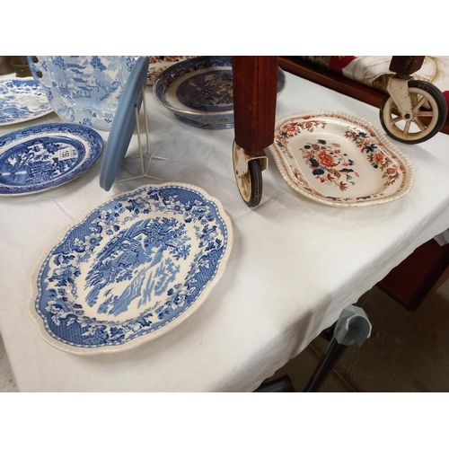 150 - A quantity of plates including Wedgwood, blue & white Copeland etc COLLECT ONLY