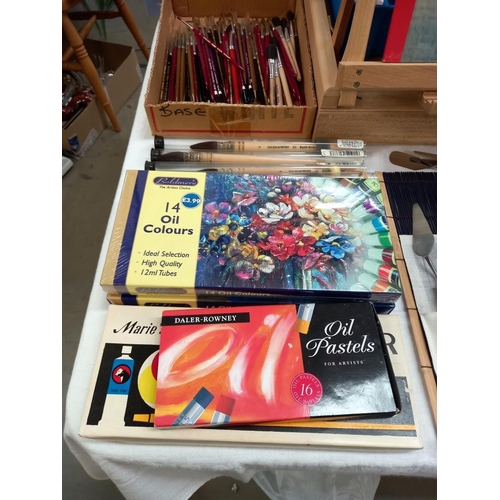 171 - A good lot of artist materials